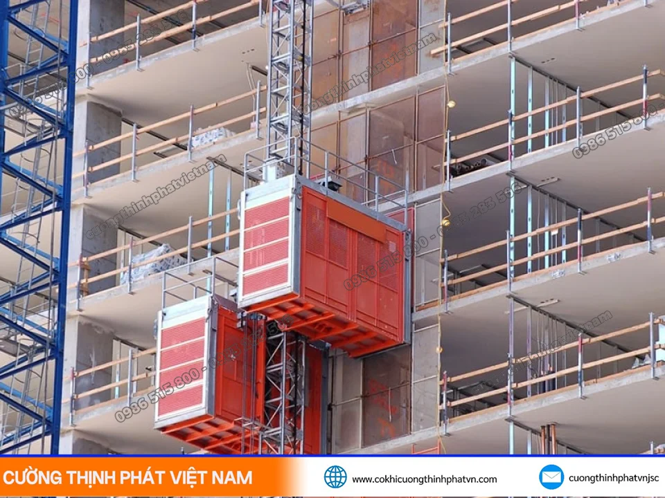 Tìm hiểu chi tiết về vận thăng nâng hàng trong công nghiệp