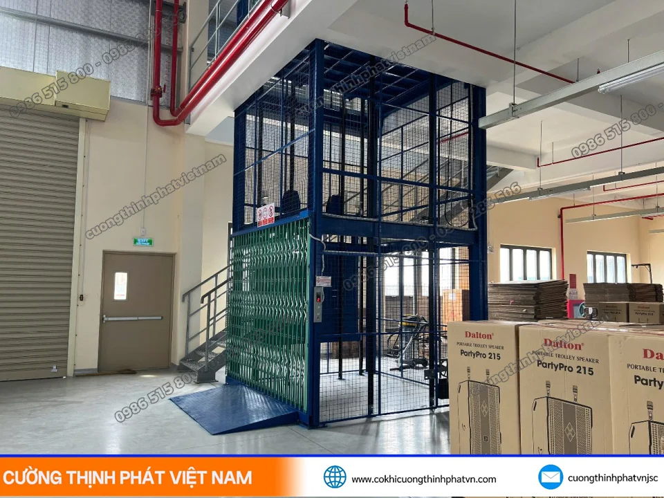 Thi công thang máy tải hàng Phú Lâm: Nhẹ nhân công, bền vận hành