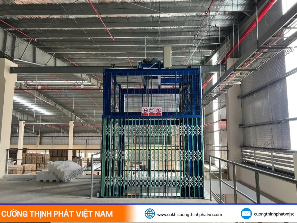 Thi Công Thang máy tải hàng, thang thực phẩm Phường Phú Định TP.HCM