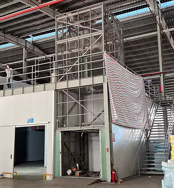 Thang máy tải hàng